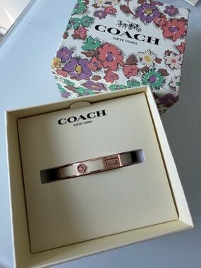 Viral Coach cream rose Gold tea rose Hinged Bangle Bracelet boxed